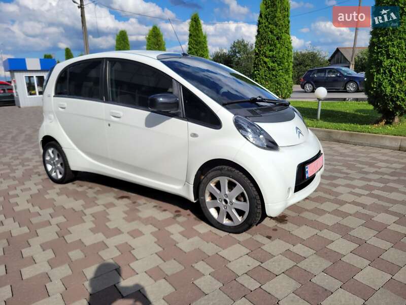 Хэтчбек Citroen C-Zero 2011 в 
