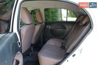 Хэтчбек Citroen C-Zero 2011 в 