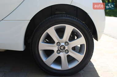 Хэтчбек Citroen C-Zero 2011 в 