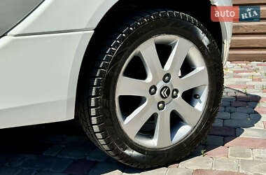Хэтчбек Citroen C-Zero 2012 в 