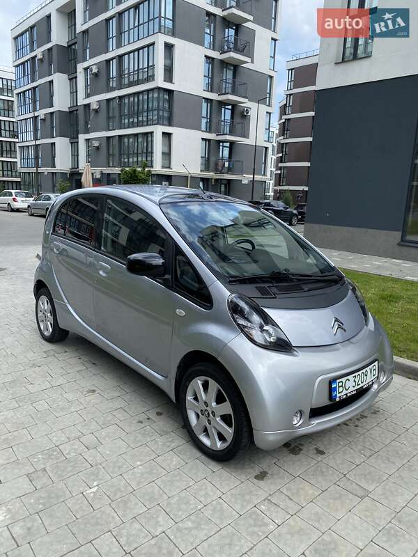 Хэтчбек Citroen C-Zero 2011 в 