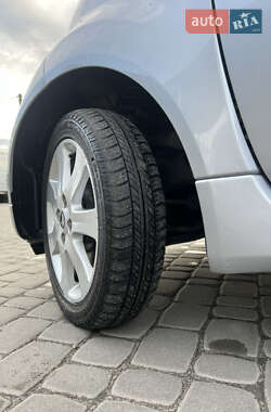 Хэтчбек Citroen C-Zero 2011 в 