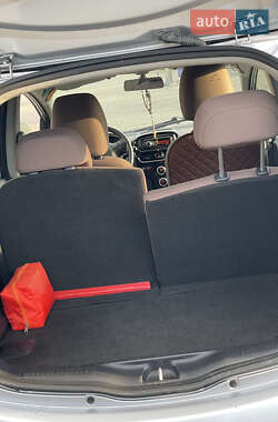Хэтчбек Citroen C-Zero 2011 в 