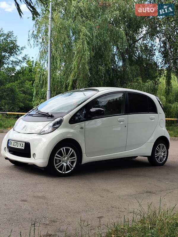 Хэтчбек Citroen C-Zero 2014 в 