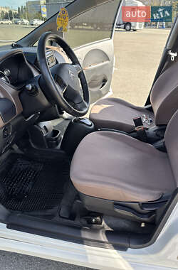 Хэтчбек Citroen C-Zero 2013 в 