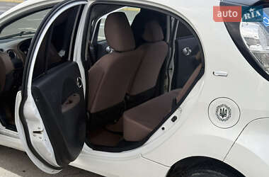 Хэтчбек Citroen C-Zero 2011 в 