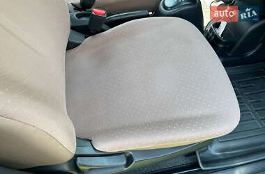 Хэтчбек Citroen C-Zero 2011 в 