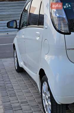 Хэтчбек Citroen C-Zero 2011 в 