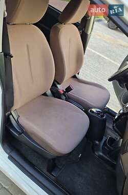 Хэтчбек Citroen C-Zero 2011 в 