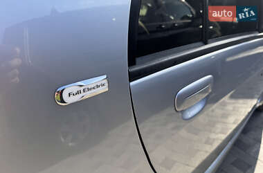 Хэтчбек Citroen C-Zero 2011 в 