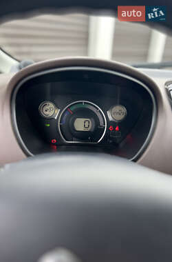 Хэтчбек Citroen C-Zero 2011 в 