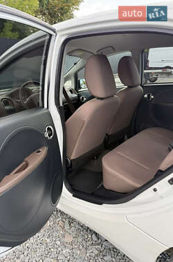 Хэтчбек Citroen C-Zero 2011 в 