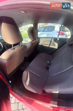Хэтчбек Citroen C-Zero 2013 в 