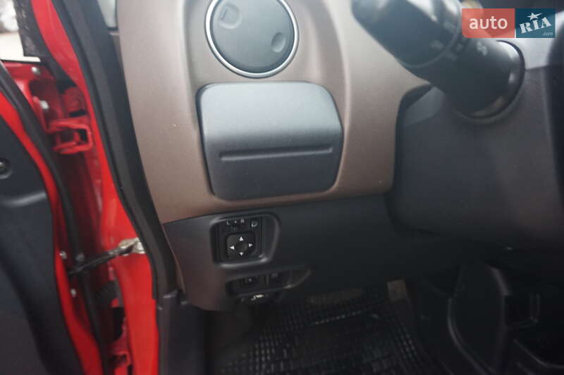 Хэтчбек Citroen C-Zero 2012 в Самборе фото 29 Хэтчбек Citroen C-Zero 2012 в Самборе