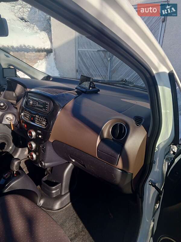 Хэтчбек Citroen C-Zero 2012 в Каменке-Бугской