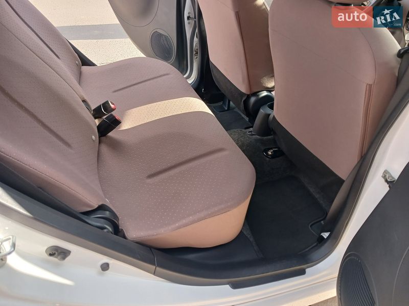 Хетчбек Citroen C-Zero 2011 в Рівному фото 29 Хетчбек Citroen C-Zero 2011 в Рівному