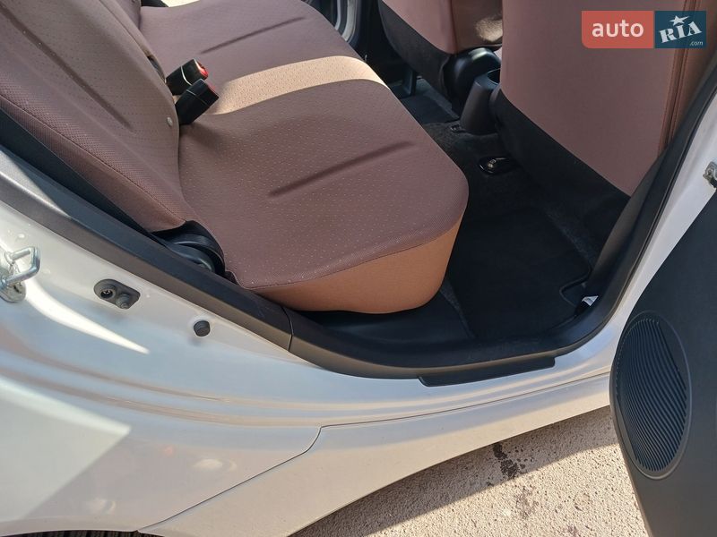 Хетчбек Citroen C-Zero 2011 в Рівному фото 30 Хетчбек Citroen C-Zero 2011 в Рівному