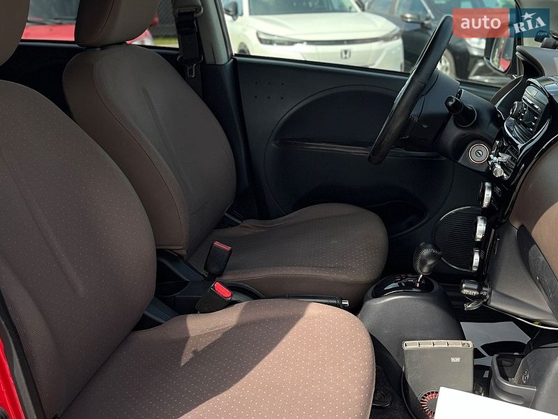 Хэтчбек Citroen C-Zero 2012 в Мукачево