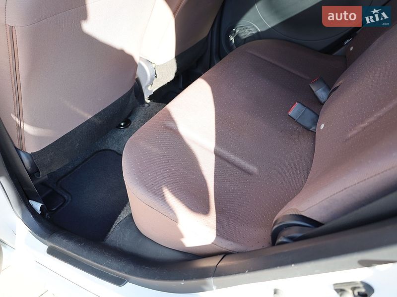 Хэтчбек Citroen C-Zero 2011 в Самборе