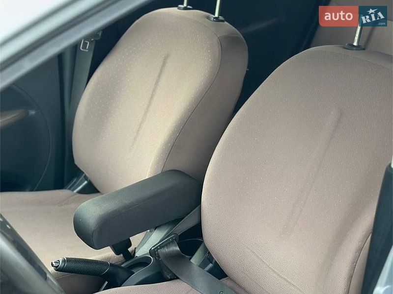 Хэтчбек Citroen C-Zero 2012 в Владимире фото 19 Хэтчбек Citroen C-Zero 2012 в Владимире