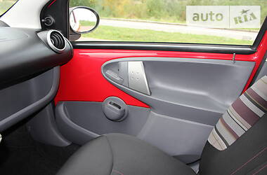 Хэтчбек Citroen C1 2011 в 