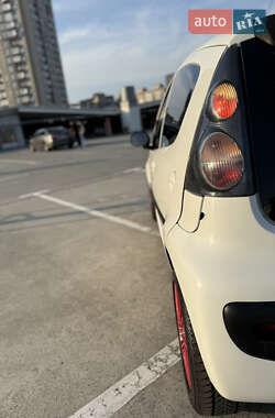 Хэтчбек Citroen C1 2010 в 