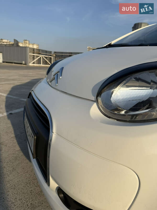 Хэтчбек Citroen C1 2010 в Киеве