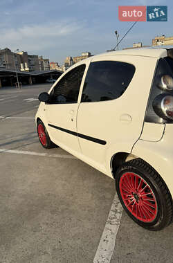 Хэтчбек Citroen C1 2010 в 