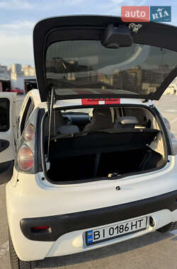 Хэтчбек Citroen C1 2010 в 