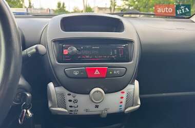 Хэтчбек Citroen C1 2013 в 