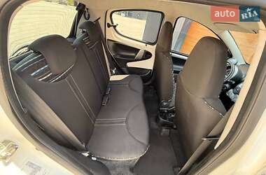 Хэтчбек Citroen C1 2013 в 