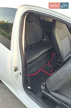 Хэтчбек Citroen C1 2012 в 