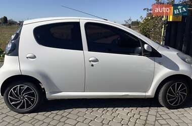 Хэтчбек Citroen C1 2013 в 