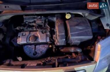 Хэтчбек Citroen C2 2005 в 