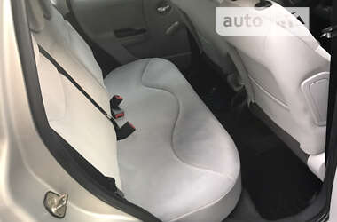 Хэтчбек Citroen C3 2006 в 