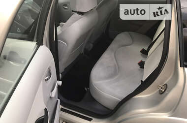 Хэтчбек Citroen C3 2006 в 