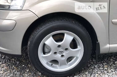 Хэтчбек Citroen C3 2006 в 