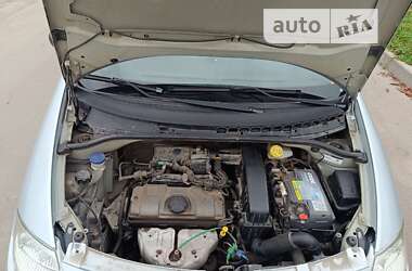 Хэтчбек Citroen C3 2009 в 