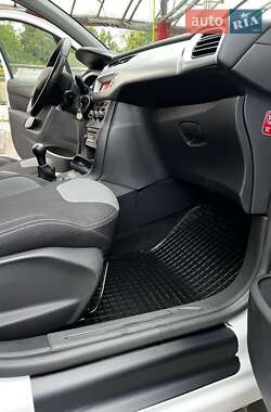Хэтчбек Citroen C3 2012 в 