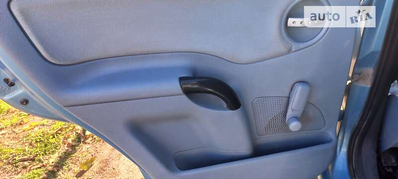 Хэтчбек Citroen C3 2002 в Новой Ушице