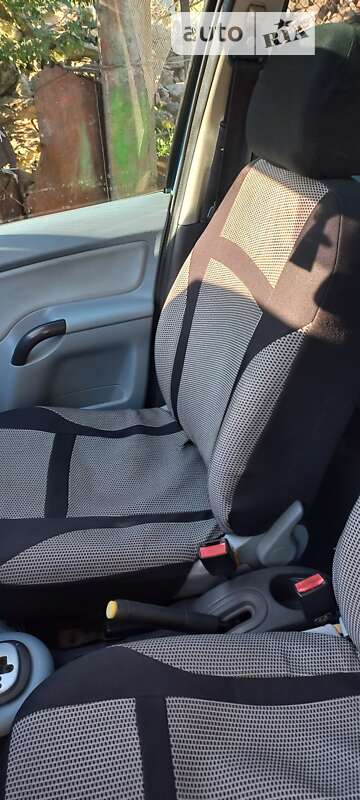 Хэтчбек Citroen C3 2002 в Новой Ушице