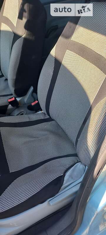 Хэтчбек Citroen C3 2002 в Новой Ушице