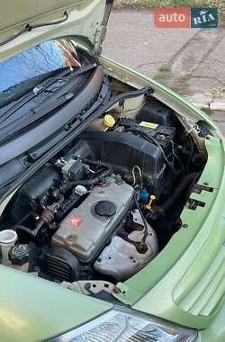 Хэтчбек Citroen C3 2004 в 