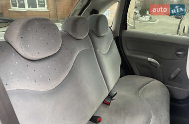 Хэтчбек Citroen C3 2003 в 