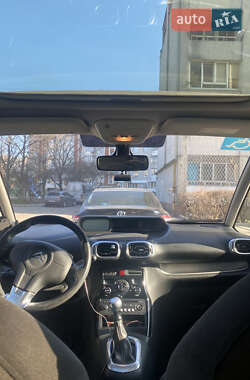 Хэтчбек Citroen C3 2010 в 