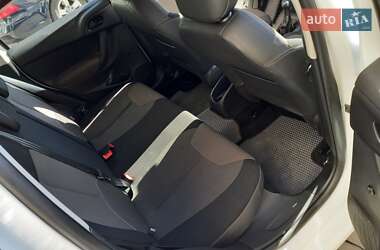 Хэтчбек Citroen C3 2015 в 