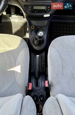 Хэтчбек Citroen C3 2005 в 