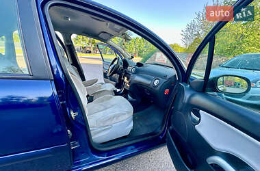 Хэтчбек Citroen C3 2004 в 