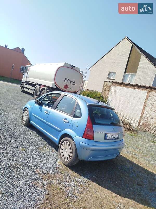 Хэтчбек Citroen C3 2004 в 
