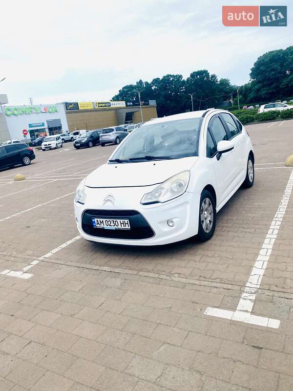 Хэтчбек Citroen C3 2012 в 